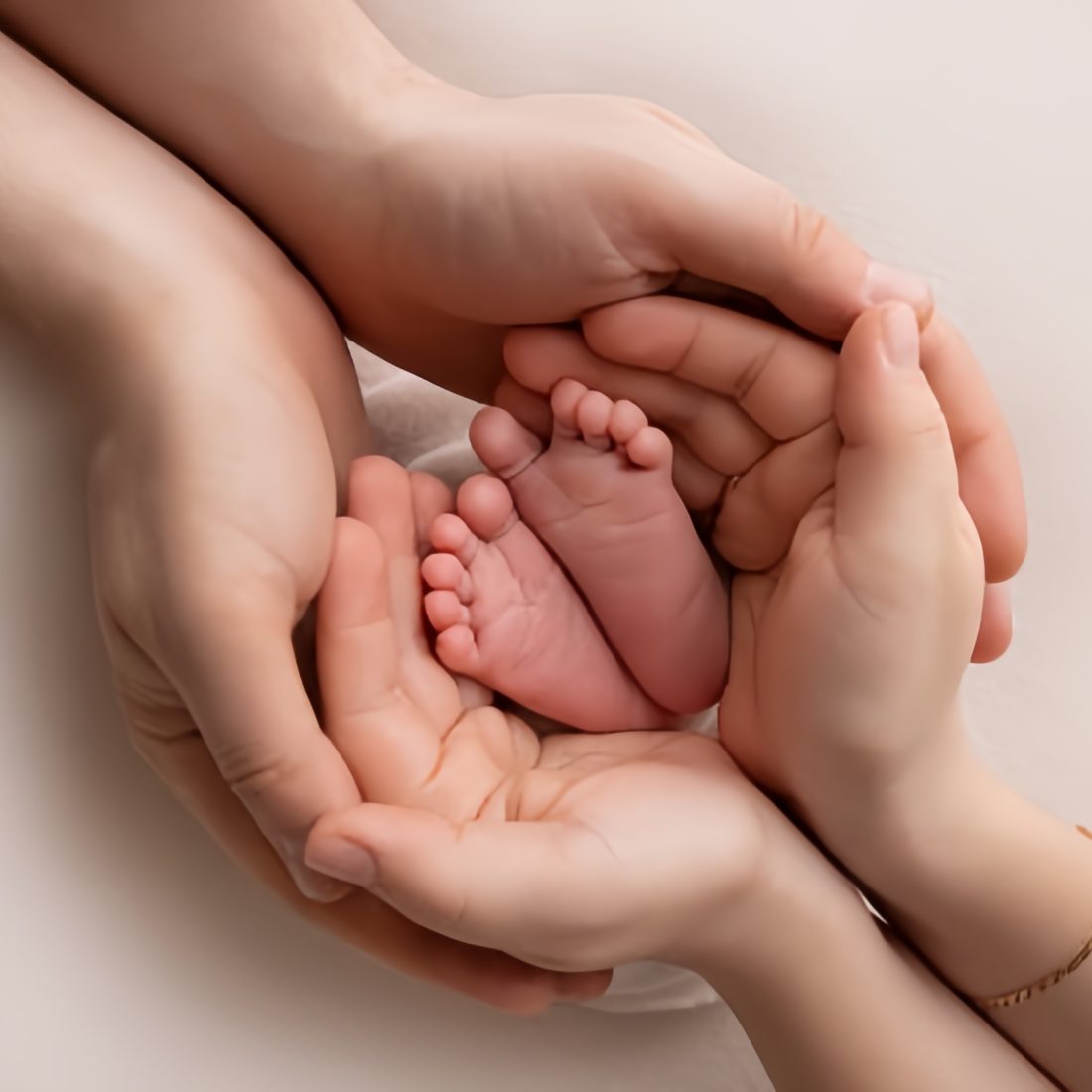 A mother gently holding her baby at home after NICU discharge, reflecting post-NICU care and bonding.